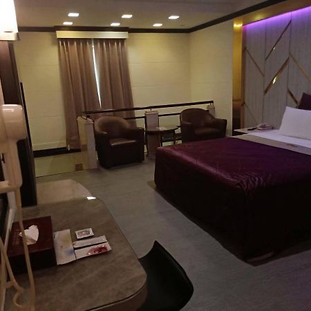 Xin Yuan Motel Đài Trung Ngoại thất bức ảnh