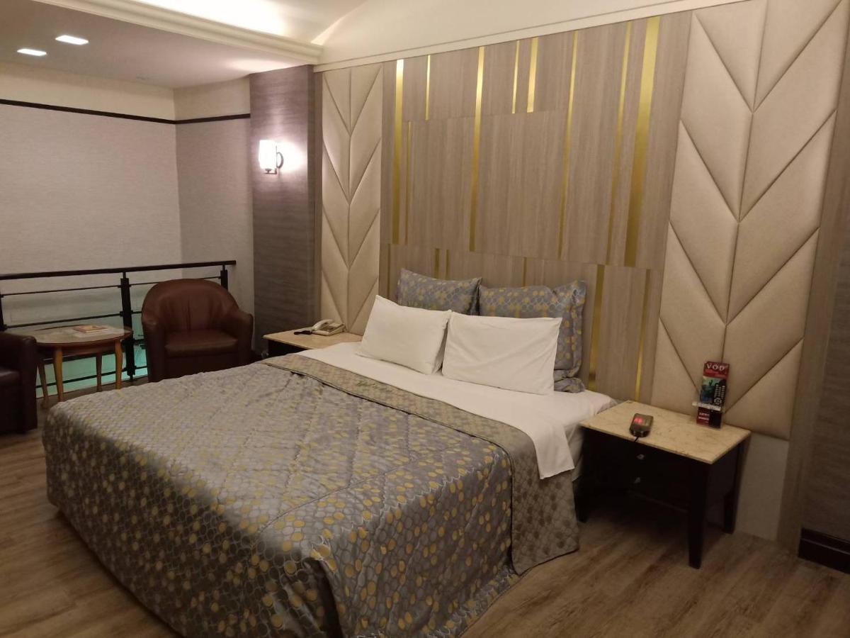 Xin Yuan Motel Đài Trung Ngoại thất bức ảnh