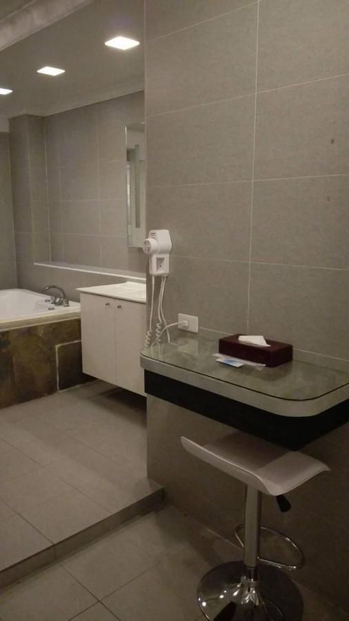 Xin Yuan Motel Đài Trung Ngoại thất bức ảnh