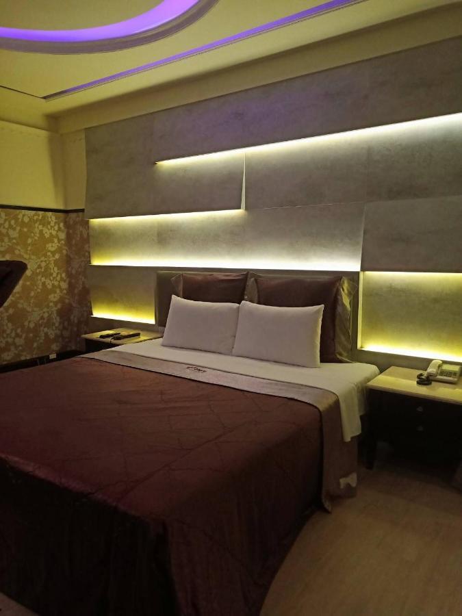 Xin Yuan Motel Đài Trung Ngoại thất bức ảnh